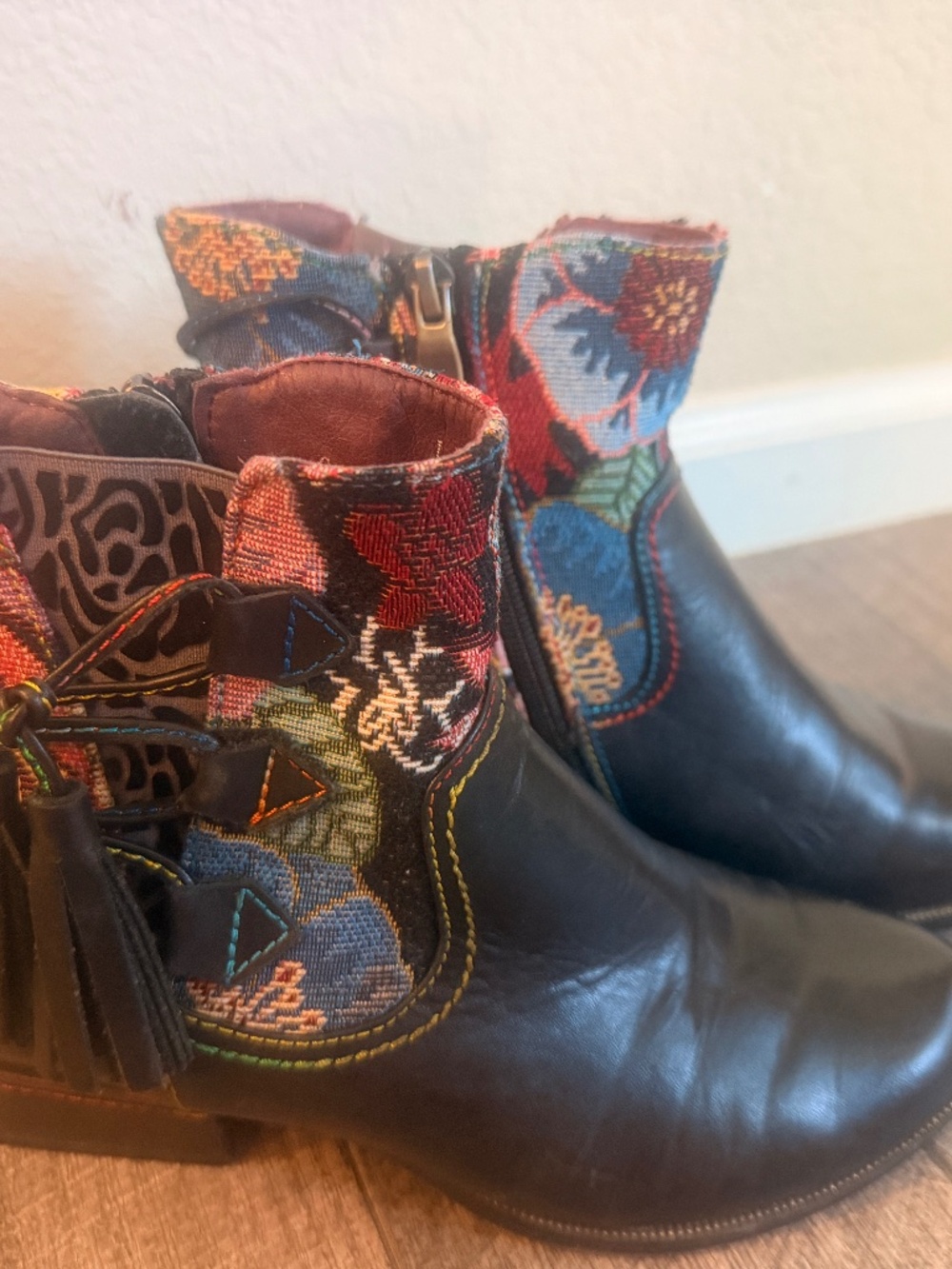 L'Artiste boots Size 7/ 37